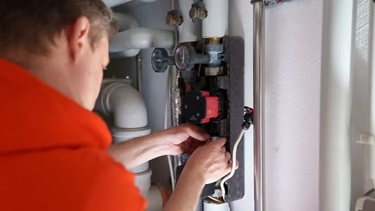 Conexión eléctrica sin herramientas de la bomba circuladora ALPHA2 GO — paso 2 instalación