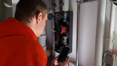 Arranque y primera puesta en marcha de la bomba circuladora ALPHA2 GO — paso 3 instalación